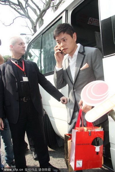 郭晶晶、霍启刚注册结婚 郭晶晶父母现身吴敏霞领衔伴娘团