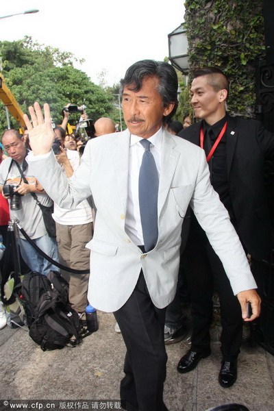 郭晶晶、霍启刚注册结婚 郭晶晶父母现身吴敏霞领衔伴娘团