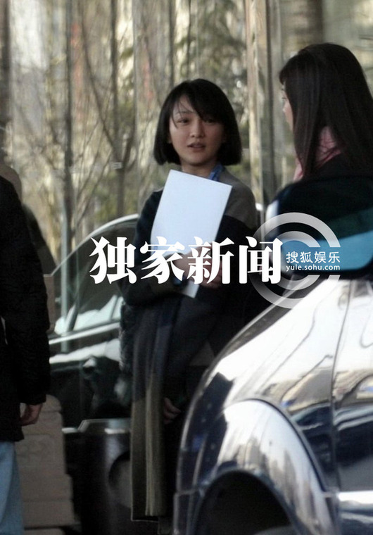 周迅与神秘男同回公寓