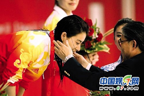 霍启刚家族三代豪门婚姻曝光 郭晶晶肉麻示爱(组图)