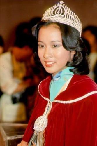 郭晶晶霍启刚婚礼堪比公婆当年 婆婆朱玲玲年轻私密照曝光