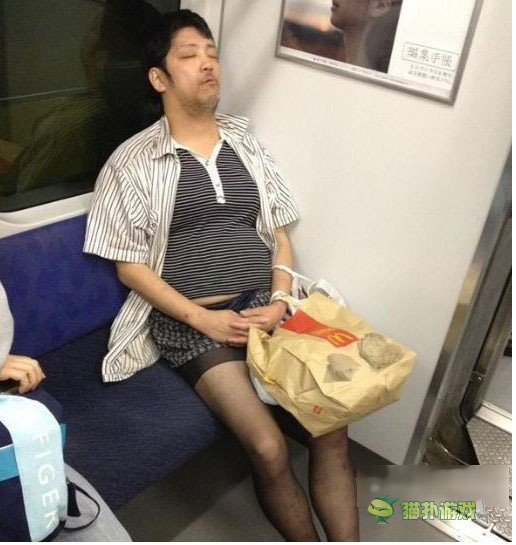 地铁奇葩乘客大集锦 毁市容啊