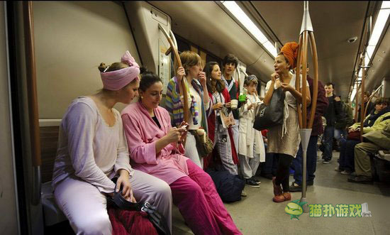 地铁奇葩乘客大集锦 毁市容啊