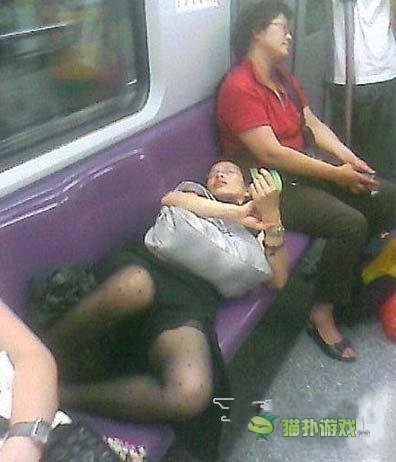 地铁奇葩乘客大集锦 毁市容啊