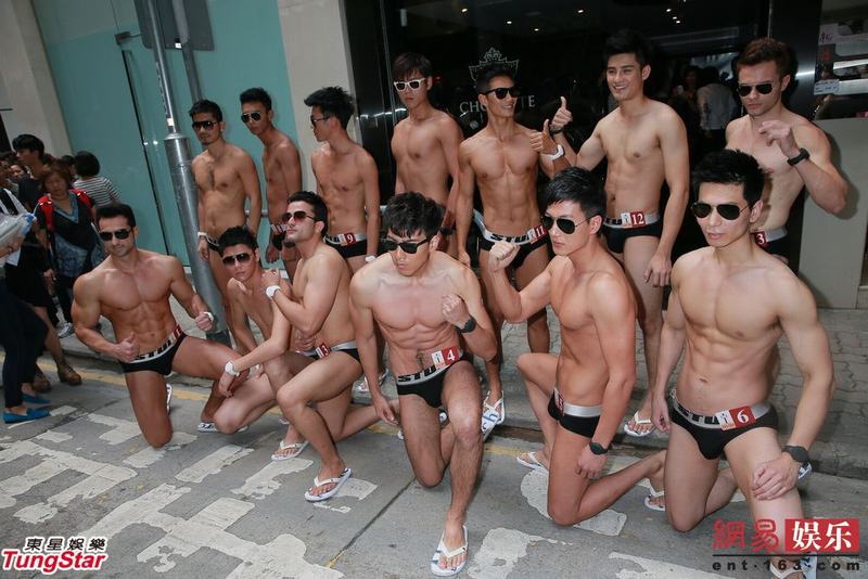 准亚洲先生25位仅穿内裤巡游 内裤加垫防走光