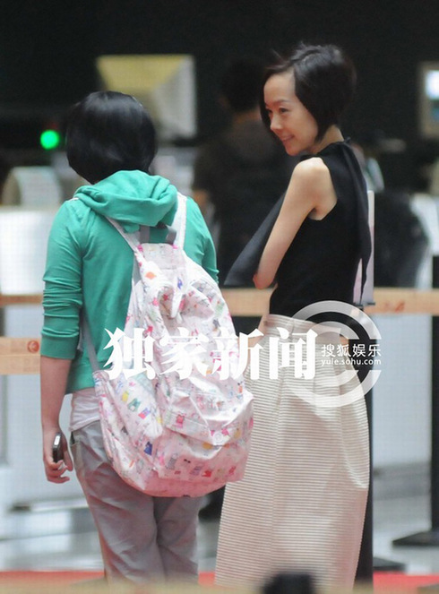 陈鲁豫素颜抵沪