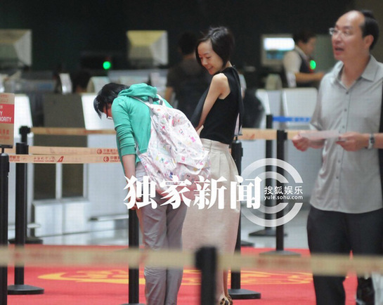 陈鲁豫素颜抵沪