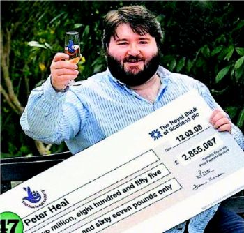 揭国外单身贵族众生相 百岁剩女初吻犹存