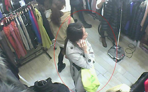 快手女贼频现开发区 视频监控扒窃全程曝光