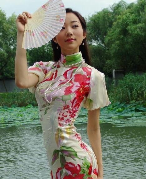 赵雅芝汤唯等众一线女星演绎旗袍风情 旗袍造型是惨是美众说纷纭