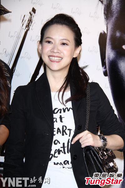 蓝心湄全裸贴水钻火辣开个唱 动作大尺度造型前卫堪比Gaga