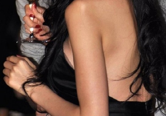 女星露乳贴尴尬瞬间 太失态了