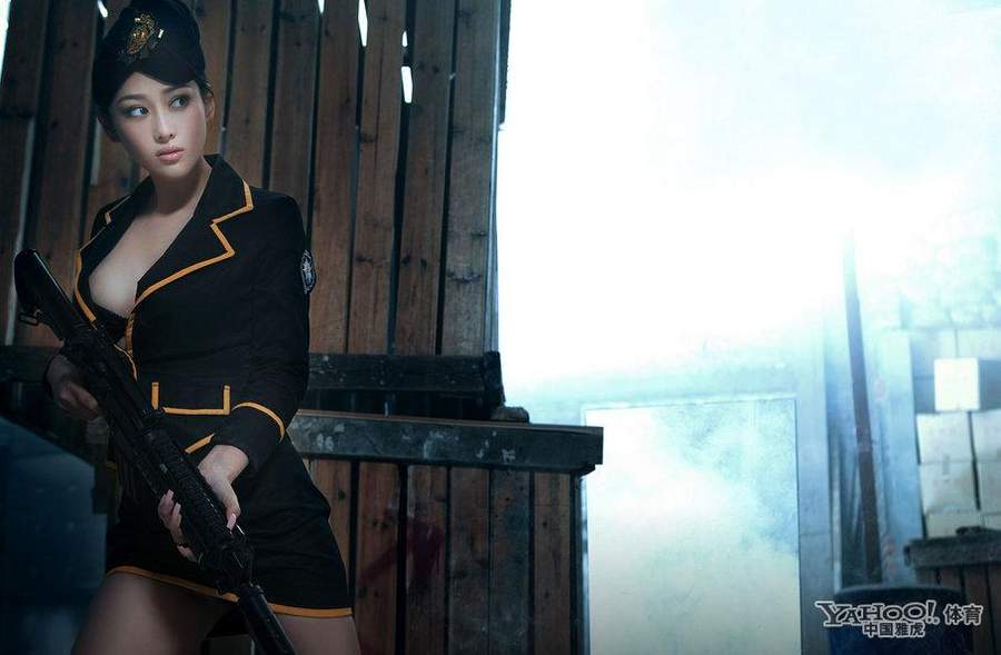 女星露乳贴尴尬瞬间 太失态了