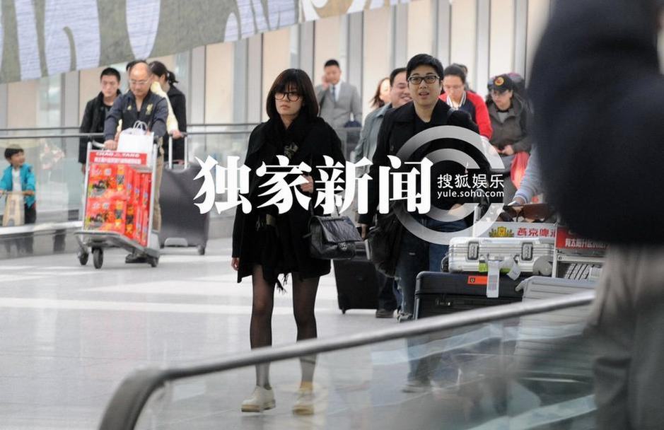 贾静雯与同性密友孔菁苹出街抵京 酒店热聊 贾静雯与同性密友孔菁苹出街抵京 酒店热聊