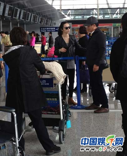 网友在机场遇到姚晨