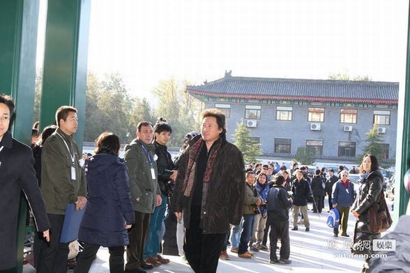 李默然追悼会北京八宝山举行 戴玉强李金斗阎肃等素装到场