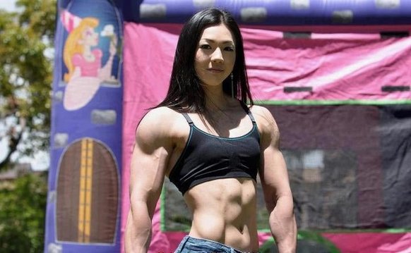 女子萝莉面孔猛男身板