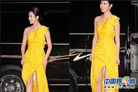 女星走红毯选错礼服引来尴尬 走光真是挡都挡不住啊