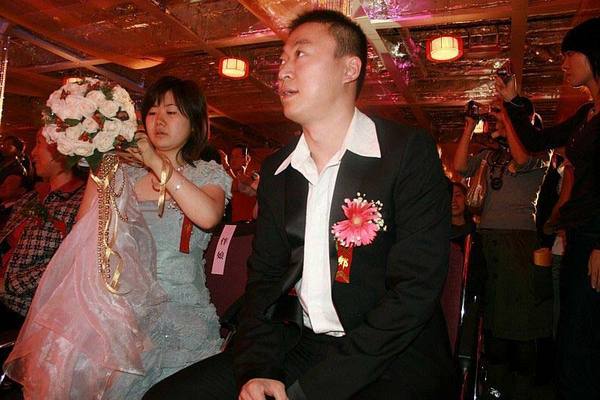 扒明星婚礼上的那些抢镜的伴娘