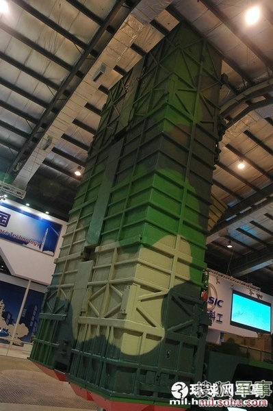 资料图：SY400发射车后视。