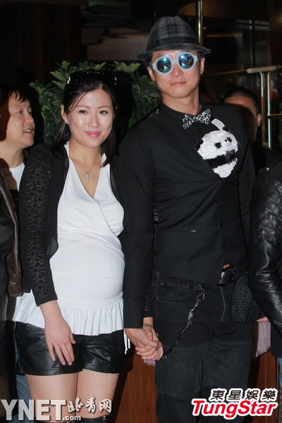 洪天明周家蔚夫妇秀恩爱