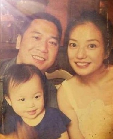 赵薇与丈夫女儿