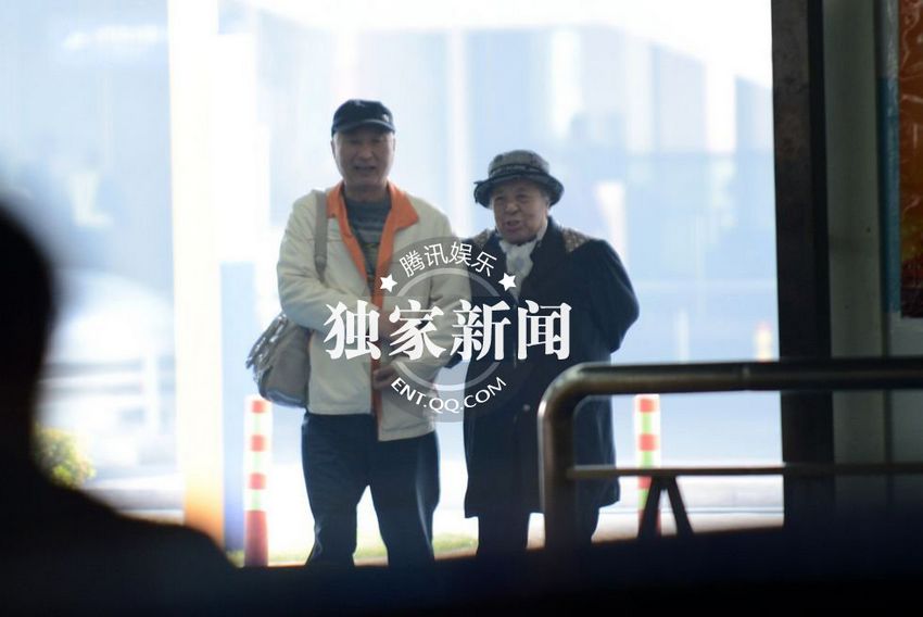 秦海璐王新军离京 出游提前度“蜜月”