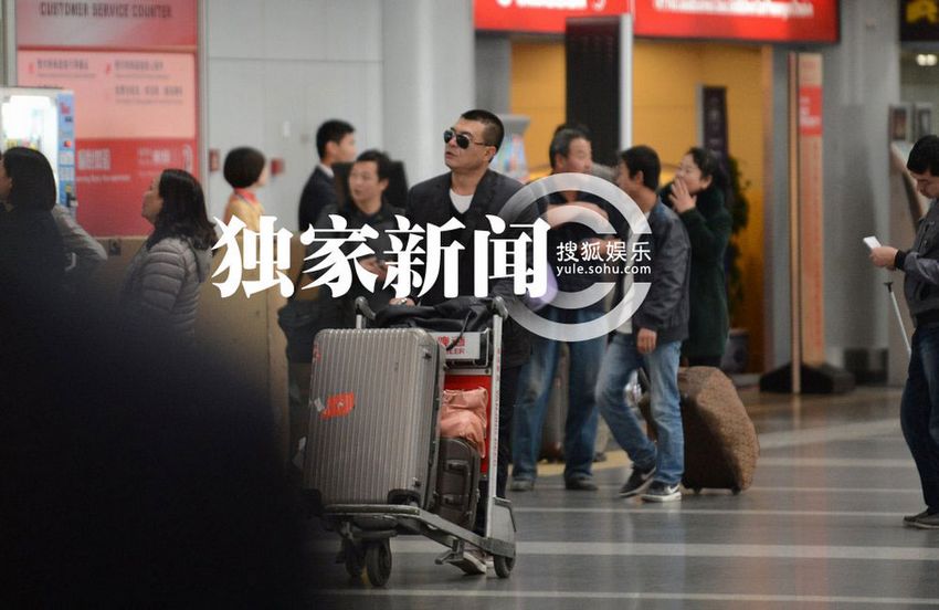 秦海璐王新军离京 出游提前度“蜜月”