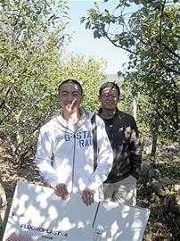 青岛80后情侣裸婚辞职进山隐居 生吃菜自建屋