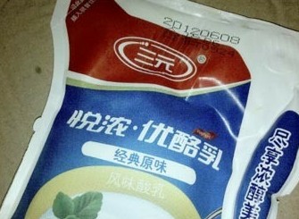 三元酸奶冷藏半年未变质 公司称是正常现象