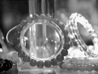 南洋玉器等品牌以次充好 价值20元玻璃卖上万