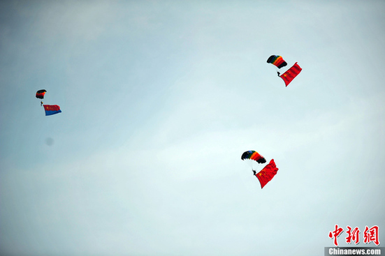 中国空军精彩表演惊艳航展