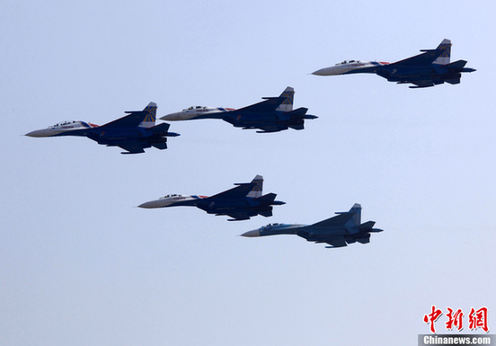 中国空军精彩表演惊艳航展