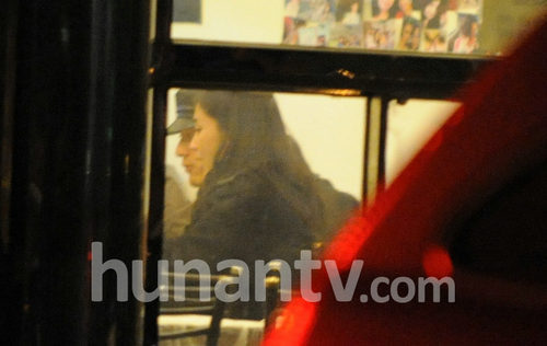 Baby与黄晓明吃烧烤到食物中毒