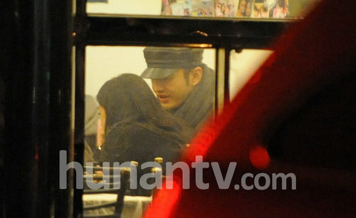 黄晓明Baby不时交谈