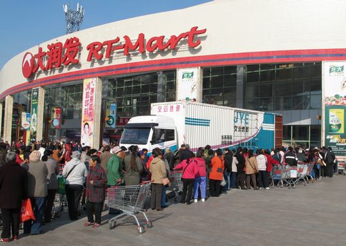 2万斤爱心梨2小时卖光 水晶梨折射市民水晶心