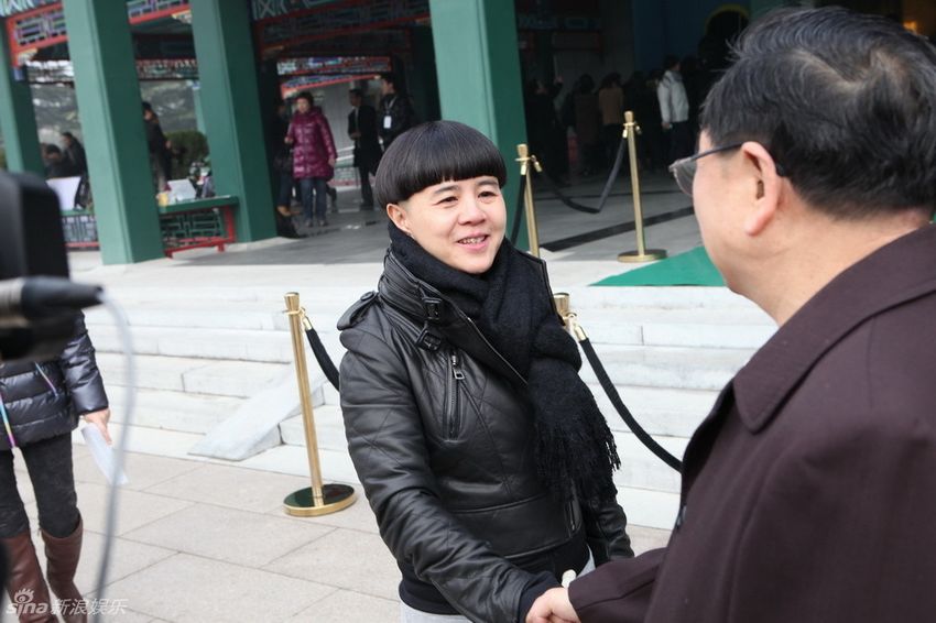 张颂遗体告别 哈文李咏刘纯燕忆老师