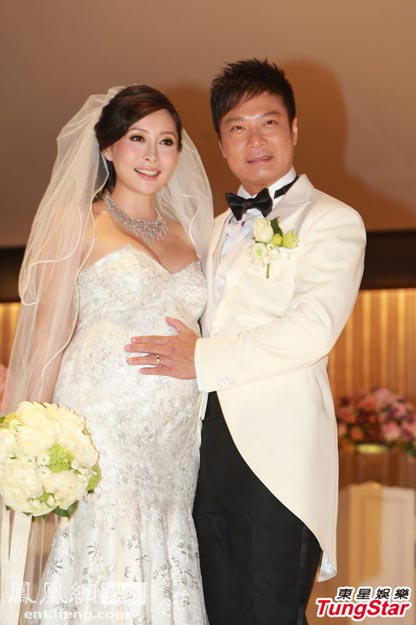 钱嘉乐汤盈盈婚宴成龙洪金宝道贺 钱嘉乐摸孕妻大肚晒幸福