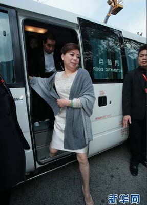 郭晶晶祖屋被拆祖坟荒芜 曾低调返乡祭祖立碑(组图)