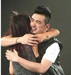 林忆莲主动撩拨恭硕良与女友分手 送录音室讨好小男友