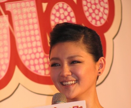 图揭女星整容失败肿脸真相