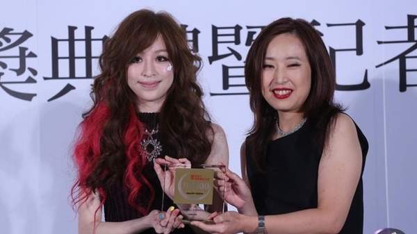 图揭女星整容失败肿脸真相