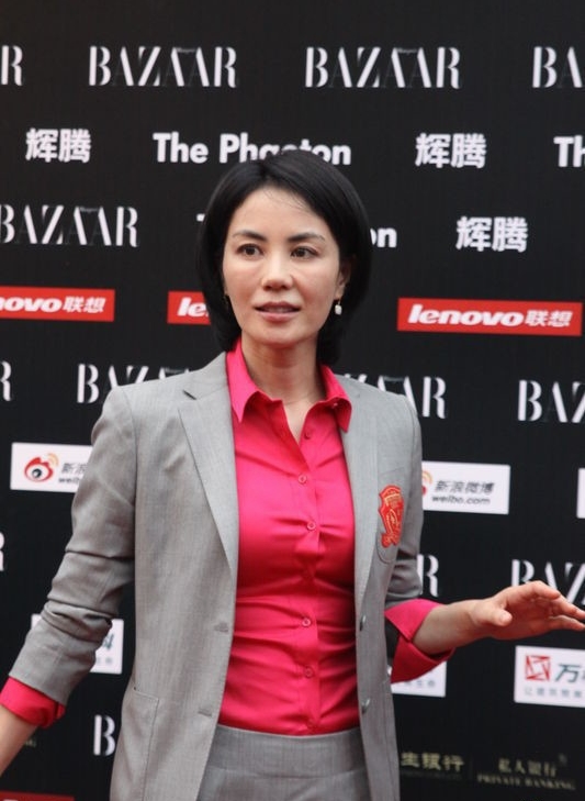 图揭女星整容失败肿脸真相