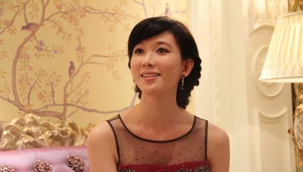 图揭女星整容失败肿脸真相