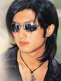 明星也玩网恋 抢屌丝活路啊！