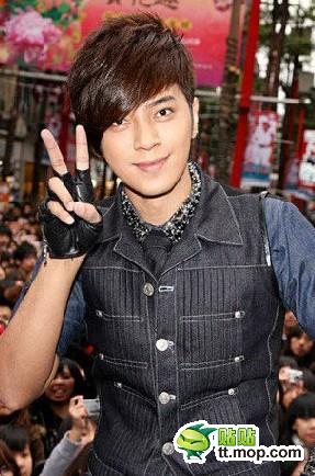 明星也玩网恋 抢屌丝活路啊！