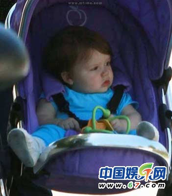 小贝带女儿为辣妹庆生 小七超萌圆滚滚(组图)