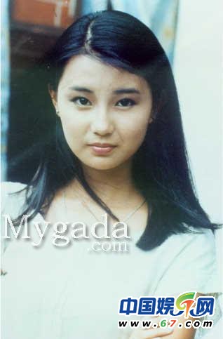 17岁女星青涩美颜