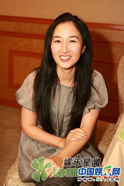 关咏荷身形发胀惹大肚疑云 张家辉话唠聊不停