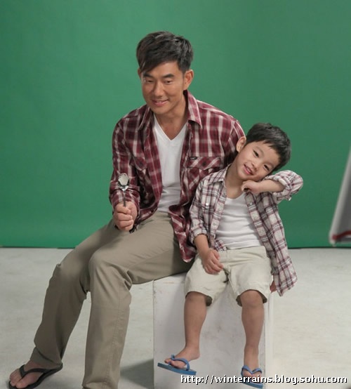 46岁任贤齐漂亮老婆陈则妤背景曝光 一对儿女可爱逗趣